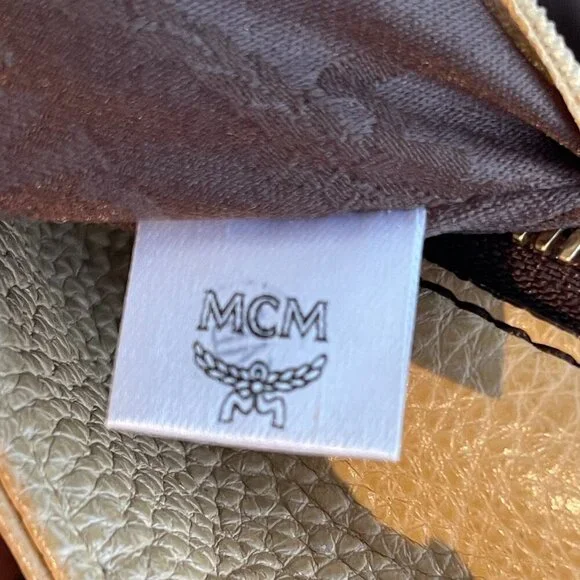 MCM Ivory Leather Shoulder Bag - Preowned - Picture 7 of 16